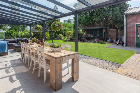 Modern Aluminum Pergola in backyard