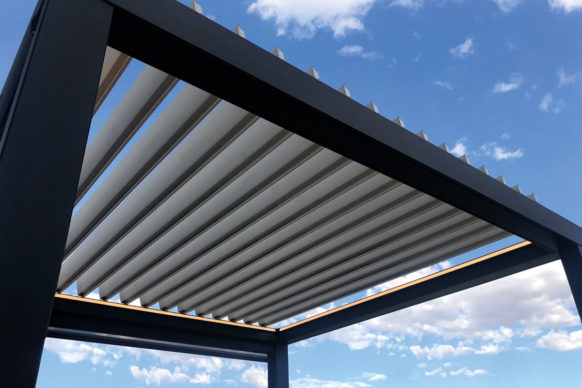 Freestanding louvered pergola